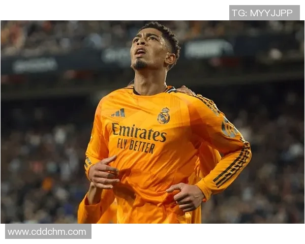 足球明星重拾自信新形象头发再现引发球迷热议与期待